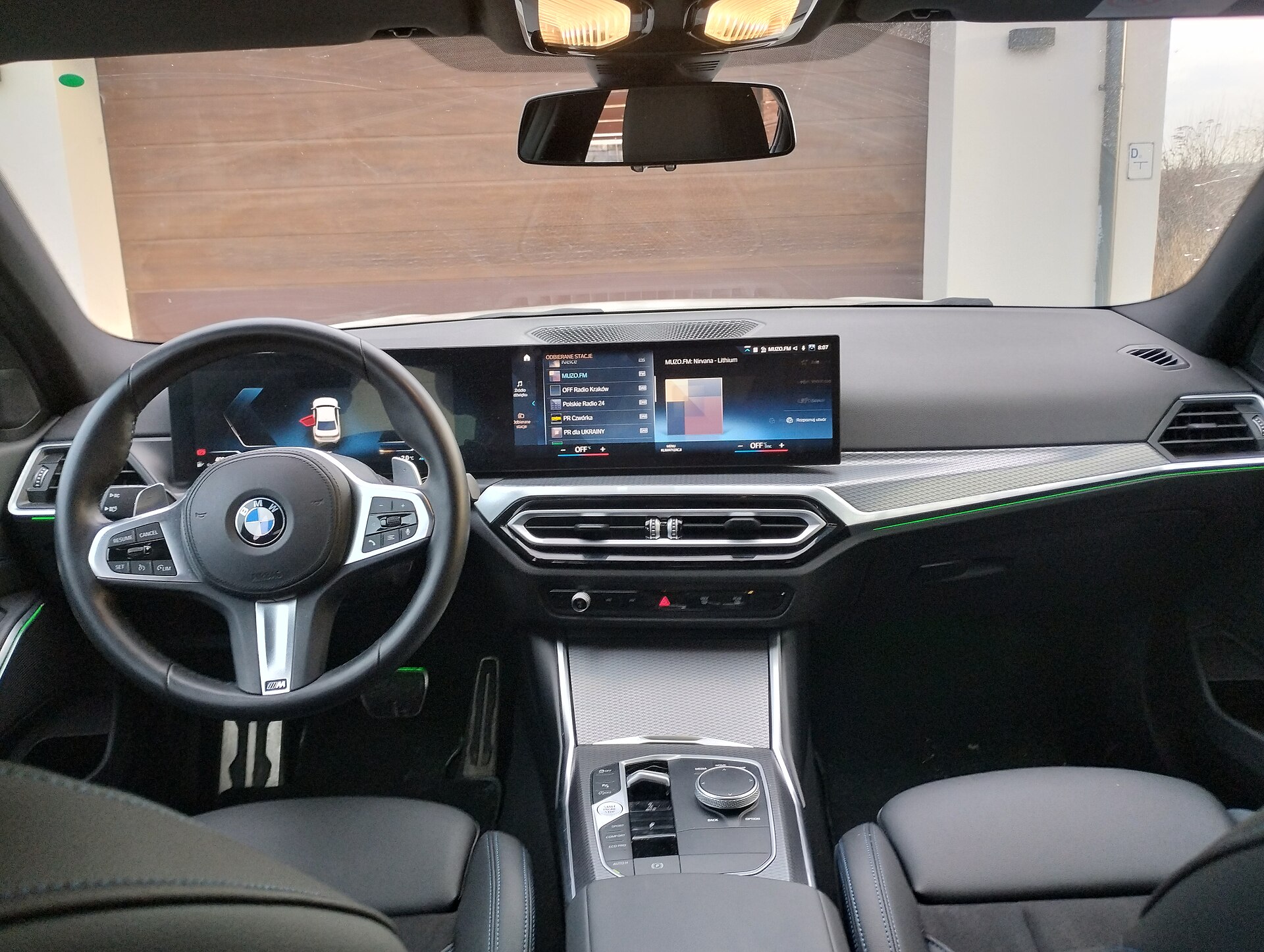 BMW:n ohjaamo ja keskusnäyttö